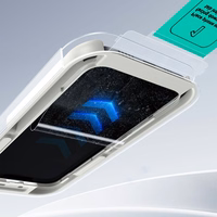 ESR UltraFit rūdītais stikls 2 komplekts apvalks iPhone 13 / 13 Pro / 14 / 16e