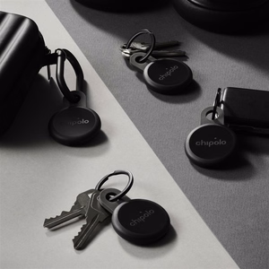 Chipolo LOOP – uzlādējams Bluetooth izsekotājs ar silikona cilpu iOS & Android, 4col_Charcoal
