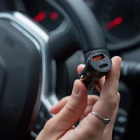 Maxlife MXCC-04 PD QC auto lādētājs 1x USB-C 1x USB 20W melns + USB-C - USB-C kabelis 60W