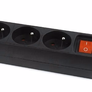 EnerGenie EG-PSU3F-01 – pagarinātājs ar 3 franču tipa kontaktligzdām, 10 A un C14 spraudni