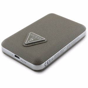 Guess Grained Triangle portatvais ladetajs ar MagSafe 5000mAh 15W USB-C - bruns