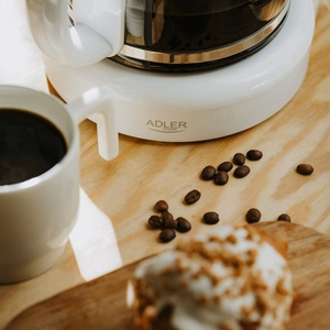 Adler AD 4383w pilienu kafijas automāts maltai kafijai, 1,5 l, balts