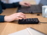 Trust 22221 ciparu tastatūra USB melna