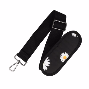 Wonder portatīvā datora soma 17 collas melna ar margrietiņām