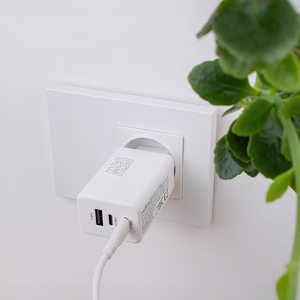 Maxlife MXTC-08-65ACC PD QC lādētājs 2x USB-C 1x USB 65W balts