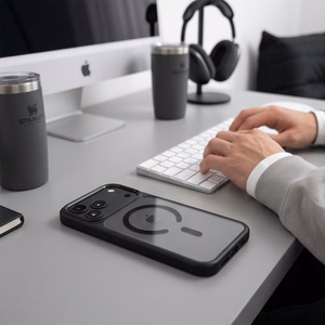 Tech-Protect Magmat MagSafe CC maciņš modelim iPhone 17 Pro Max / 18 Pro Max – caurspīdīgs melns