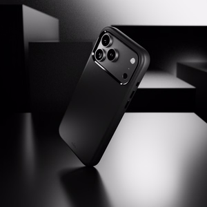 Pure Icon Magnētiskais Pro šķidra silikona viedtālruņa apvalks iPhone 17 Pro, MagSafe saderīgs, ar kameras aizsardzību un alumīnija pogām - melns