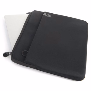 Tucano Top Second Skin aizsargsoma MacBook Air 15 collu (M5/M4/M3/M2/2026-2023) / MacBook Pro 15 collu / 14 collu un 13 collu klēpjdatoriem, melna
