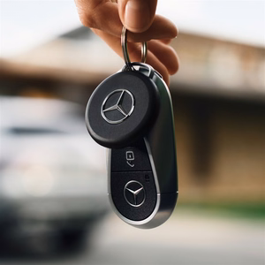 Chipolo LOOP Mercedes – Rechargeable Bluetooth Tracker with Silicone Loop for iOS & Android, Black