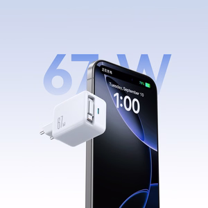 Joyroom JR-TCL06 67W GaN sienas lādētājs ar iebūvētu izbīdāmu USB-C kabeli - balts