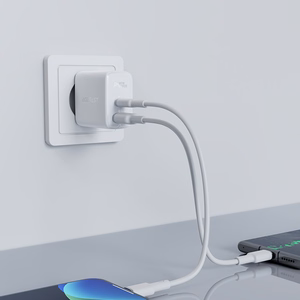 Acefast sienas lādētājs USB Type C / USB 32W, PPS, PD, QC 3.0, AFC, FCP balts (A5 balts)