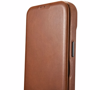 iCarer CE Oil Wax Premium ādas folio viedtālruņa apvalks iPhone 14 Plus Magnētiskais atveramais apvalks ar MagSafe Brūns (AKI14220707-BN)
