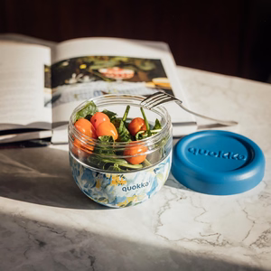 Quokka Bubble Food Jar 770 ml pārtikas trauks, zilo peoniju raksts