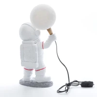 Mēness galda lampa ASTRONAUTS stāvošs Art Deco (modelis 1) AMTL
