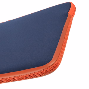Zils Tucano Elements 2 4 mm neoprēna apvalks MacBook Air 13 collu (2018–2024), MacBook Pro 13 collu (2016–2022) un 12 collu klēpjdatoriem