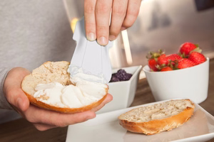 Quirky Scoop 2-in-1 — белая мерная ложка-совок и лопатка для намазывания
