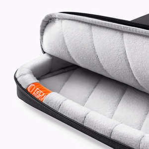 Tech-Protect Defender soma 15–16 portatīvajam datoram – melna un oranža