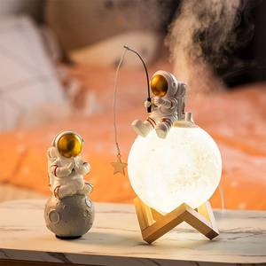 Mēness galda lampa / mitrinātājs ASTRONAUTS sēdošs Art Deco (modelis 5) AFSH