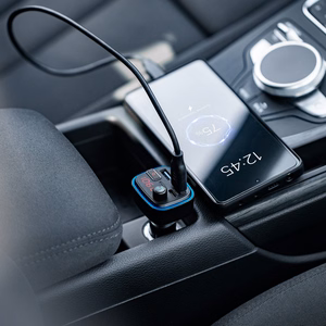 Automašīnas FM raidītājs ar Bluetooth, 2 USB portiem un USB-C