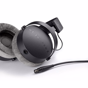 Beyerdynamic DT 700 PRO X – studijas austiņas, slēgta tipa, melnas (737704)