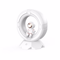 XO LED lampa OZ12 astronaut 1200mAh balts