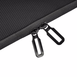 Tucano Colore2 neoprēna klēpjdatora apvalks 13–14 collu klēpjdatoriem, melns