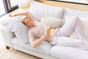 Medisana TT 250 menstruālo sāpju mazināšanas ierīce ar TENS un sildīšanu