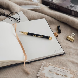 Harry Potter Hogwarts A5 piezīmju grāmatiņa ar pildspalvu