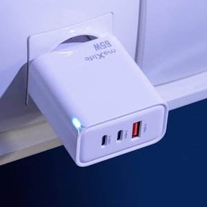 Maxlife MXTC-09-65ACC GaN PD QC lādētājs 2x USB-C 1x USB 65W balts