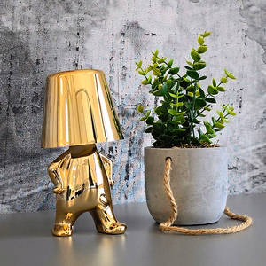 Nakts lampa Golden Man dizains F
