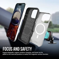 Perfectionists Trīsstūra Mag futrālis iPhone 15 Pro sudraba krāsā