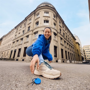 Chipolo POP – Bluetooth Tracker with Replaceable Battery for iOS & Android, Blue