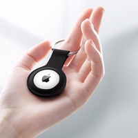 Crong Silicone maciņš with atslēgu piekariņš – aizsargājošs keychain maciņš Apple AirTag 1/2 (melns)