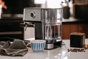 Pusautomātiskais kafijas automāts TEESA AROMA 450