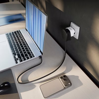 Adapteris no IT sienas kontaktdakšas uz universālo kontaktdakšu