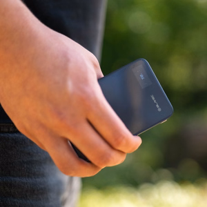 Blavec portatīvais lādētājs 10000mAh BJ-04 Slim 13,5mm - Type C - 22,5W magnētisks Magsafe 3 in 1 (PBBJ04-MC10N) tumši zils stikls