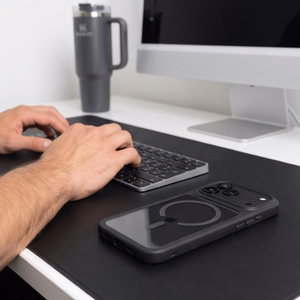 Tech-Protect MagOne CC MagSafe maciņš ar 2 rūdītiem stikliem, paredzēts iPhone 18 Pro / 17 Pro, caurspīdīgs melns