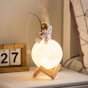 Mēness galda lampa / mitrinātājs ASTRONAUTS sēdošs Art Deco (modelis 5) AFSH