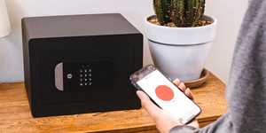 Yale Smart Safe freestanding safe YSS/250/EB1 melns