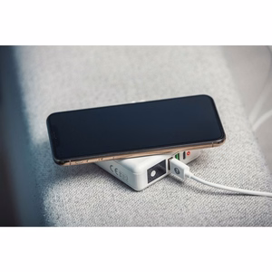 FORCELL F-ENERGY daudzfunkcionālais lādētājs 15W 4in1 ar USB/USB-C pieslēgvietu, portatīvo lādētāju 8000mAh un bezvadu uzlādi