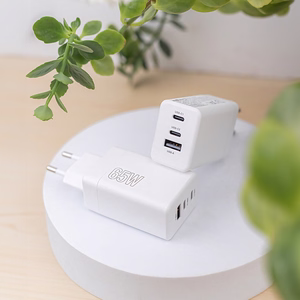 Maxlife MXTC-08-65ACC PD QC lādētājs 2x USB-C 1x USB 65W balts