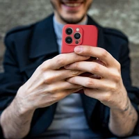 SILICONE MAG COVER viedtālruņa apvalks saderīgs ar Magnētisko IPHONE 16e sarkana