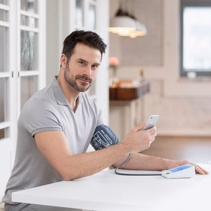 Medisana BU 584 Connect augšdelma asinsspiediena mērītājs, balts