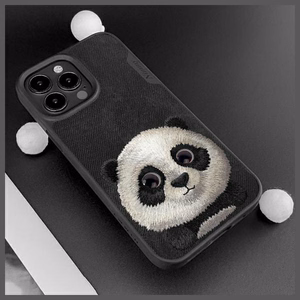 Nimmy Big Eyed Pet 2.0 Panda apvalks iPhone 15 Pro – melns