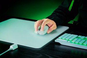 Razer Viper V3 Pro spēļu pele labās rokas RF bezvadu + USB-C optiskā 35000 DPI