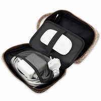 Guess Soma GUHBHGCFSEW Organizer brūns/brūns GCube Stripe