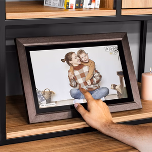 Kruger&Matz FRAMEO Wi-Fi 15,6 collu digitālais foto rāmis ar koka ietvaru