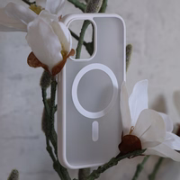 Liavec mīksts maciņš priekš Iphone 17 balts