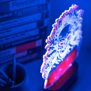 Stranger Things Bad To The Bone LED naktslampiņa, 16 × 24 cm