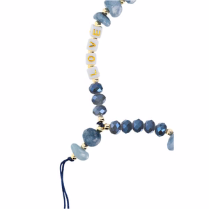 LOVE tālruņa siksniņa, piekariņš / auklas garums 44 cm (22 cm cilpā) / uz rokas – gaiši zils